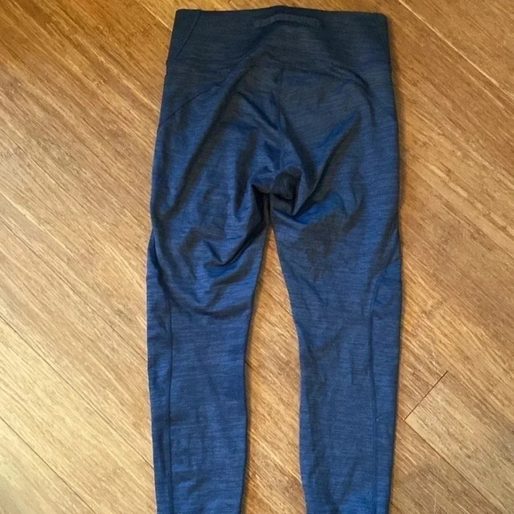 Outdoor Voices black - like new - Capri length legging - medium - Picture 4 of 5